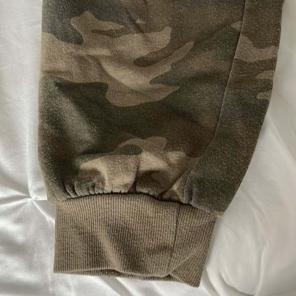 GARAGE Camo Joggers - Picture 4 of 6